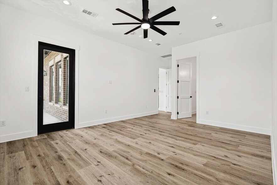 More Photos Of 767 W Main St, Coppell Storefront Retail Office For Sale