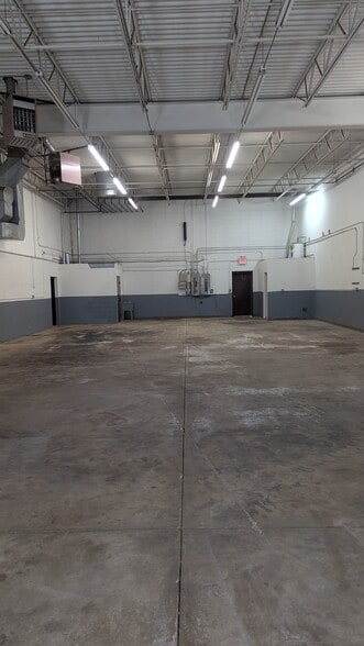More Photos Of 3657 Lost Nation Rd, Willoughby Warehouse For Lease