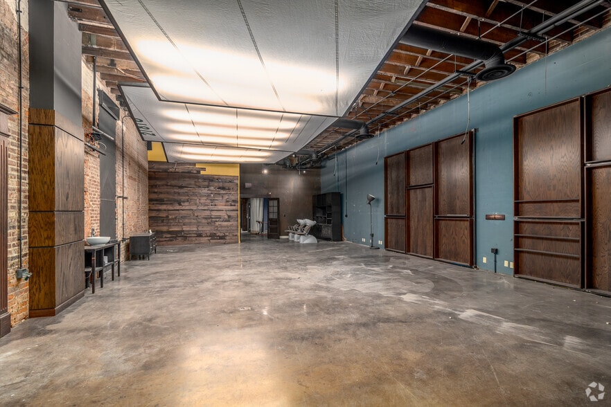 More Photos Of 221 S Tryon St, Charlotte Storefront Retail Office For Sale