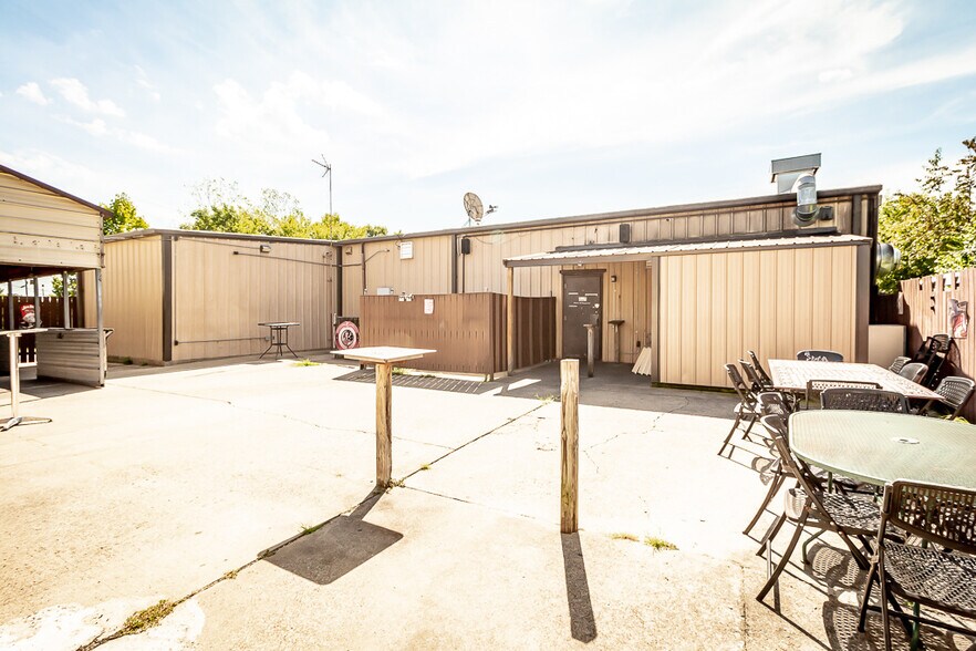 More Photos Of 3501 Park Plaza Rd, Paducah Bar For Sale