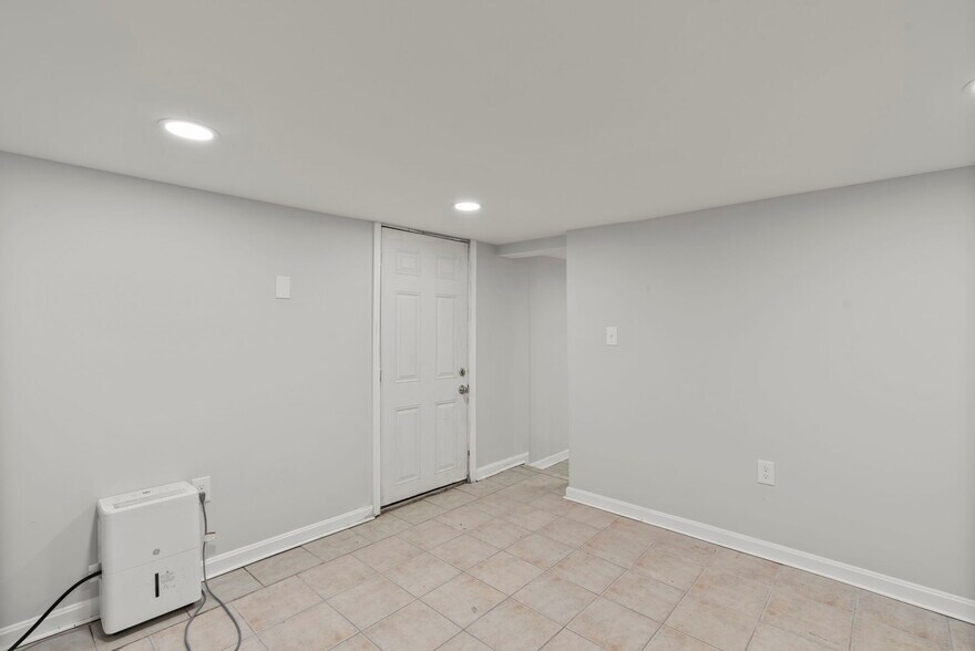 More Photos Of 4710 Liberty Heights Ave, Baltimore General Retail For Sale