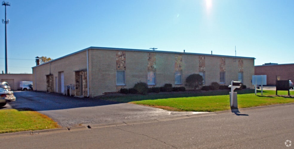 More Photos Of 130-138 Westpark Rd, Centerville Warehouse For Lease