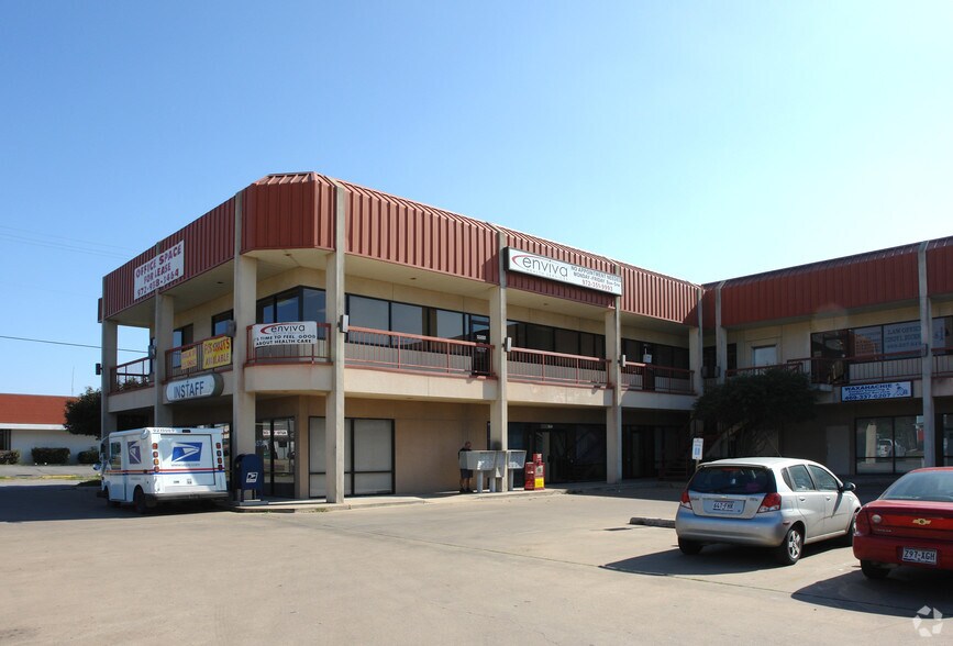 More Photos Of 1014 Ferris Ave, Waxahachie Freestanding For Lease