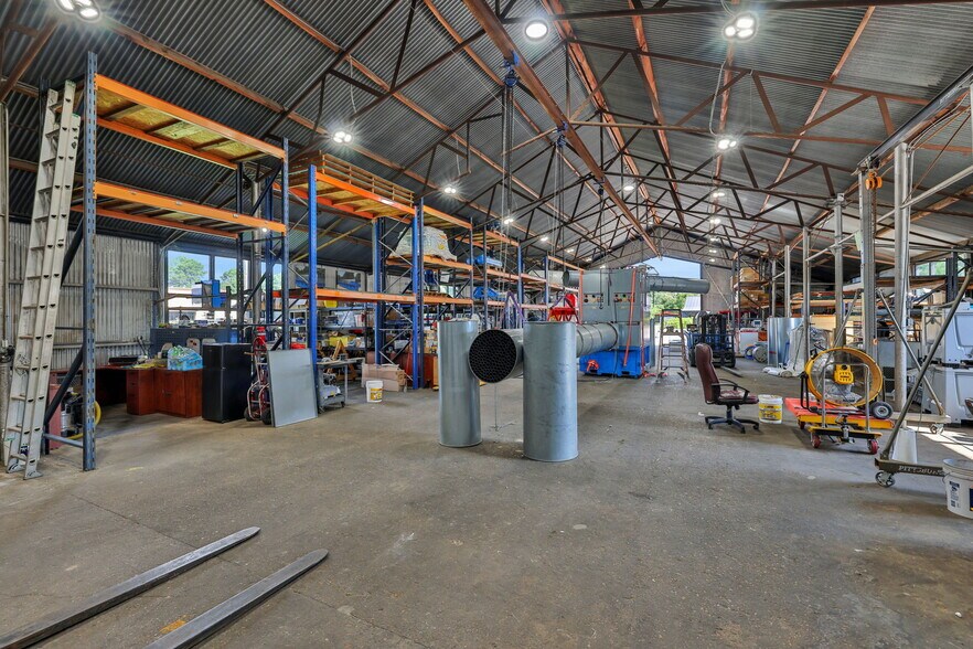 More Photos Of 817 E Main St, Tomball Warehouse For Sale