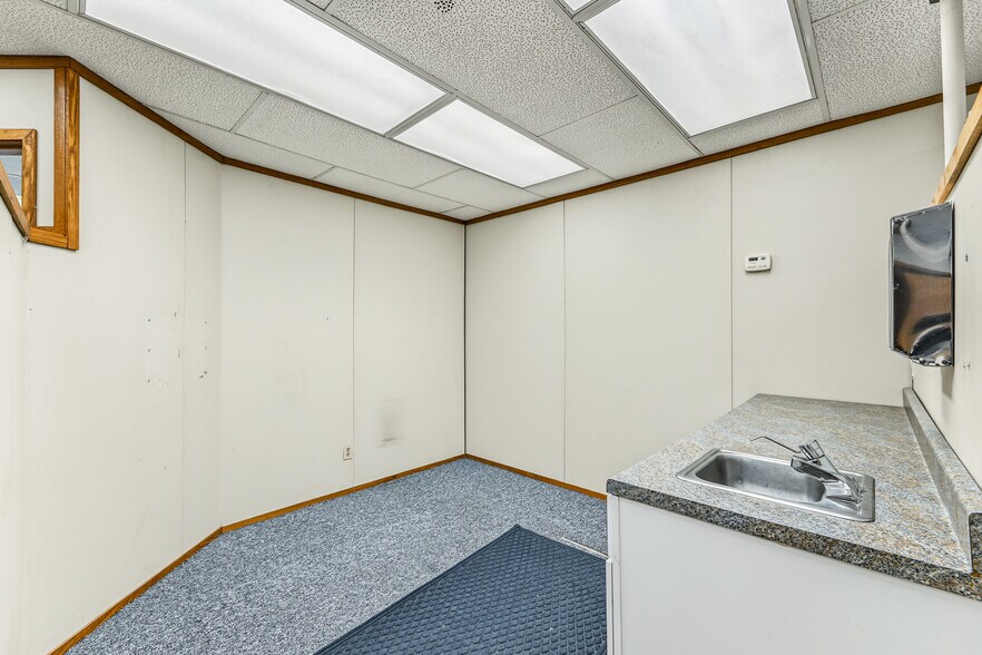 More Photos Of 2219 Packard St, Ann Arbor Office For Sale