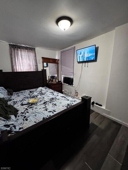 More Photos Of 119 W Broadway, Paterson Flex For Sale