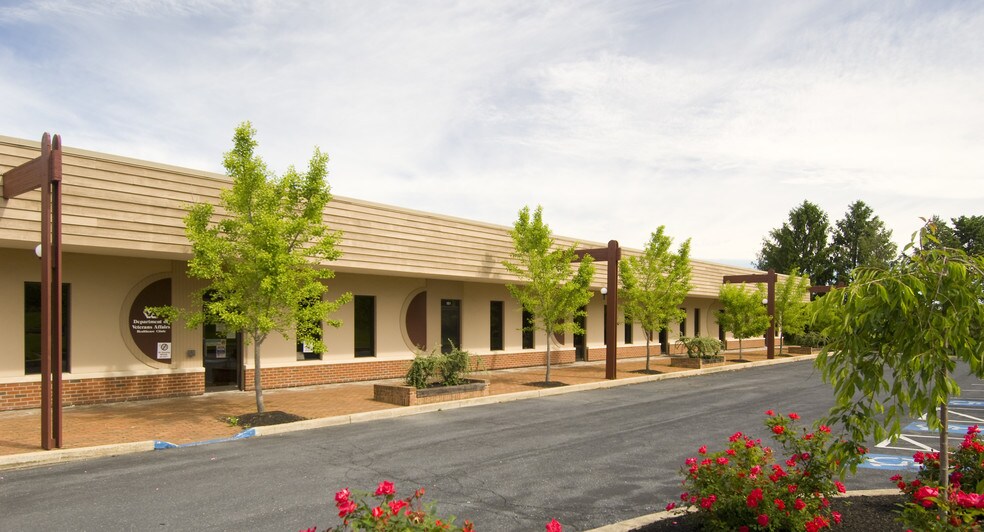More Photos Of 1861 Charter Ln, Lancaster Office For Lease