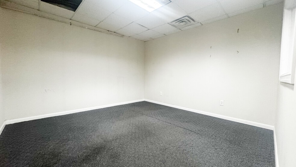 More Photos Of 36-12 34th Ave, Long Island City Office For Lease