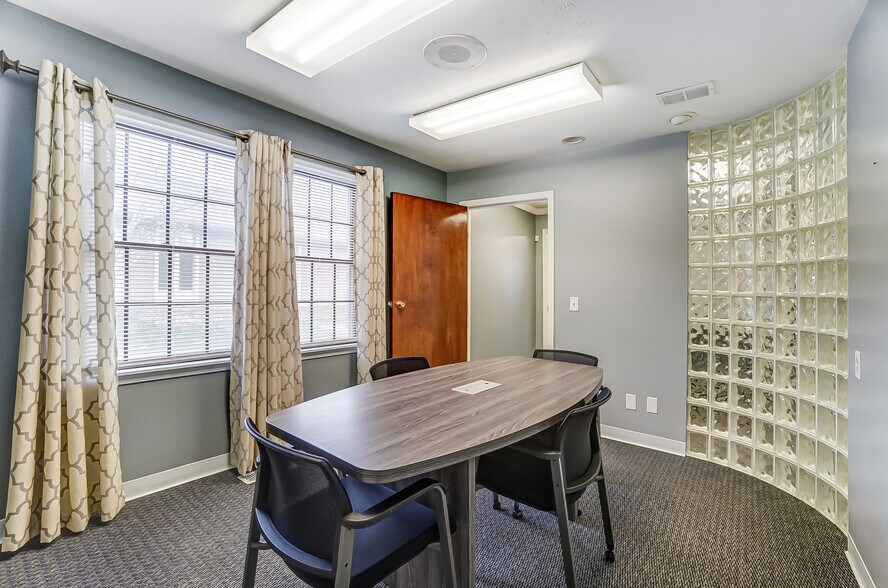 More Photos Of 146 N Breiel Blvd, Middletown Medical For Sale