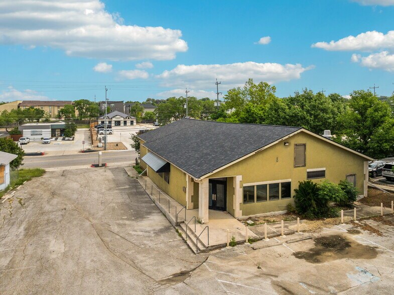 More Photos Of 202 W Sunset Rd, San Antonio Freestanding For Sale