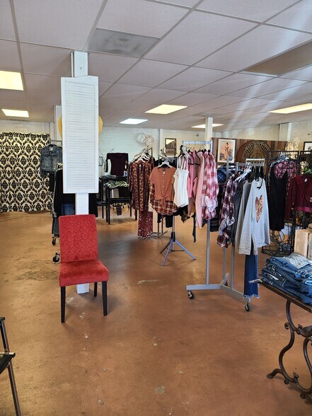 More Photos Of 4624 Main St, Denair Storefront Retail Residential For Sale