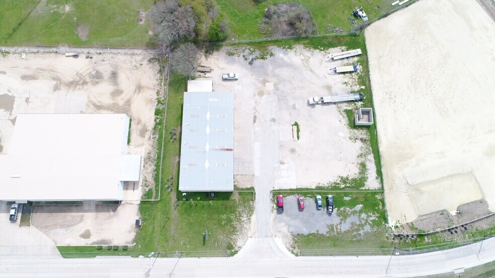 More Photos Of 1515 Shiloh Ave, Bryan Warehouse For Lease