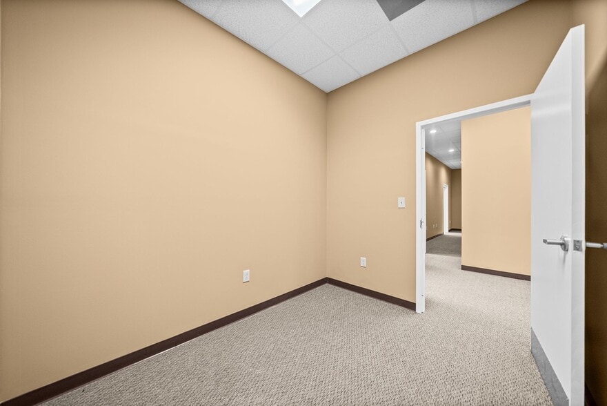 More Photos Of 2231 Stokes Rd, Clarksville Storefront Retail Office For Lease