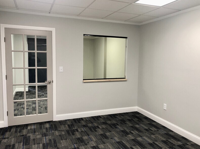 More Photos Of 26 Shunpike Rd, Cromwell Office For Sale