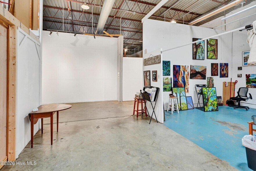 More Photos Of 711 S 5th Ave, Wilmington General Retail For Sale