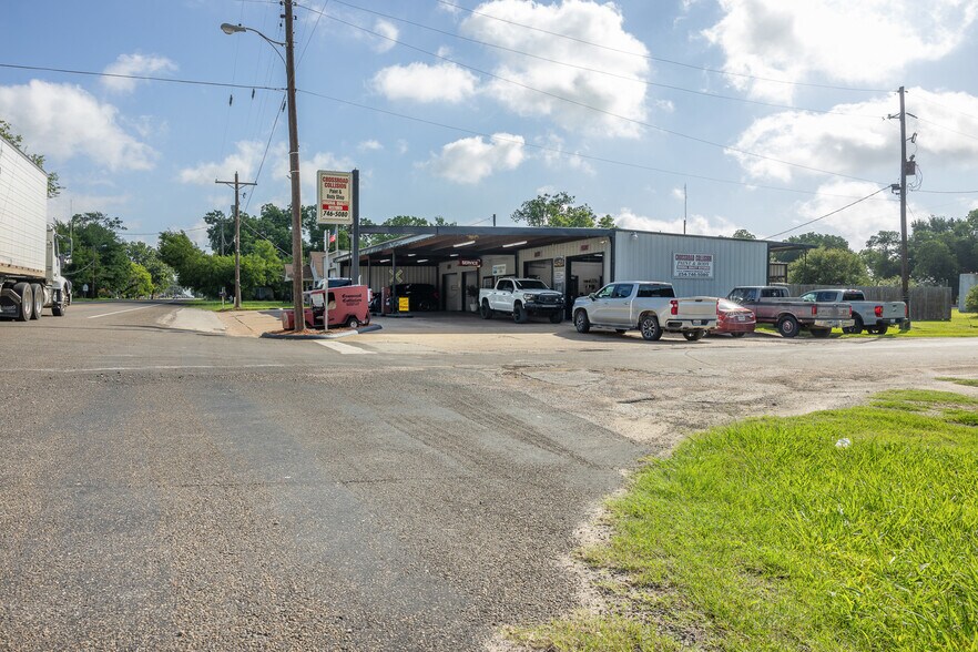 More Photos Of 418 S Commerce St, Bremond Auto Repair For Sale