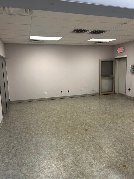 More Photos Of 3862 Race Rd, Cincinnati Light Manufacturing For Lease