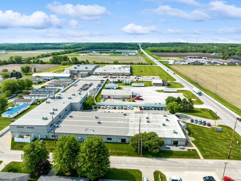 More Photos Of 102 1st St S, Kalona Light Manufacturing For Sale