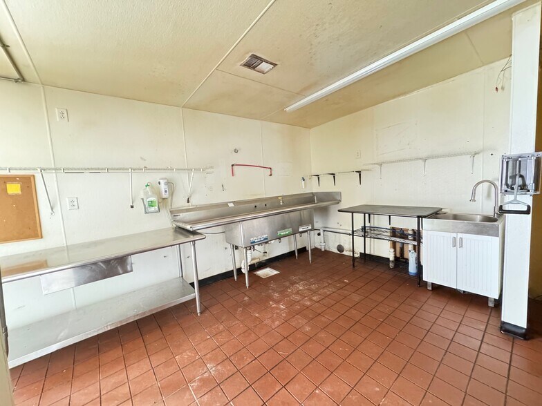 More Photos Of 201 W 7th St, Evart Restaurant For Sale