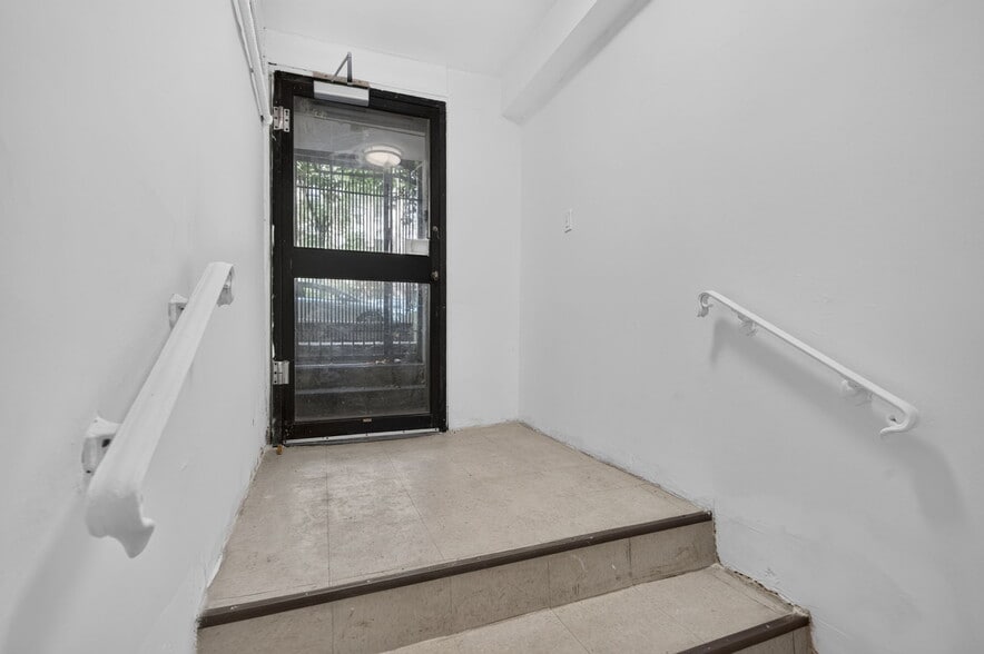More Photos Of 60 Plaza St E, Brooklyn Apartments For Sale