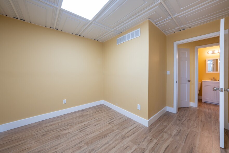 More Photos Of 1095 W Huron St, Waterford Medical For Lease