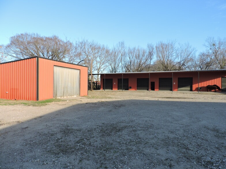 More Photos Of 920 W Mason St, Mabank Manufacturing For Sale