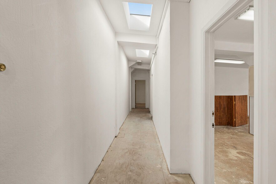 More Photos Of 900-910 Clement St, San Francisco Storefront Retail Office For Lease