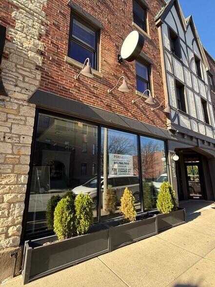 More Photos Of 193 N Marion St, Oak Park Storefront Retail Office For Lease