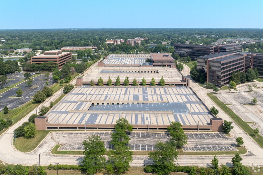 More Photos Of 4 Overlook Pt, Lincolnshire Office For Lease