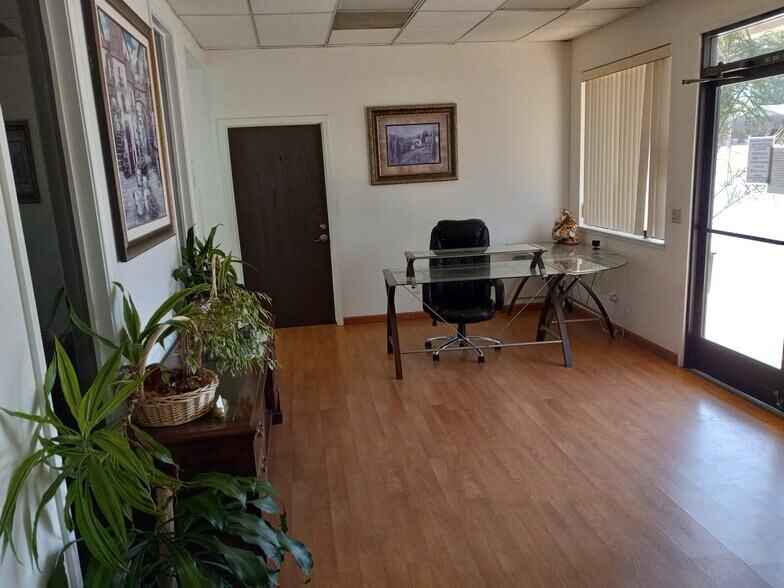 More Photos Of 4778-4790 Dewey Dr, Fair Oaks Loft Creative Space For Sale