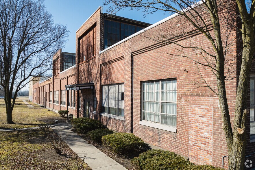 More Photos Of 525 W Sixth St, Perrysburg Manufacturing For Lease