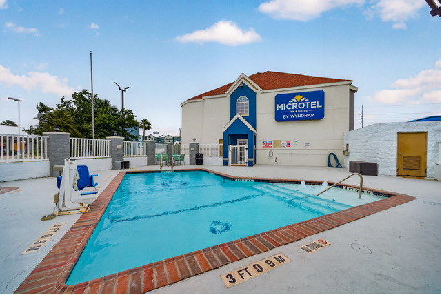 More Photos Of 355 E Goodnight Ave, Aransas Pass Hotel For Sale