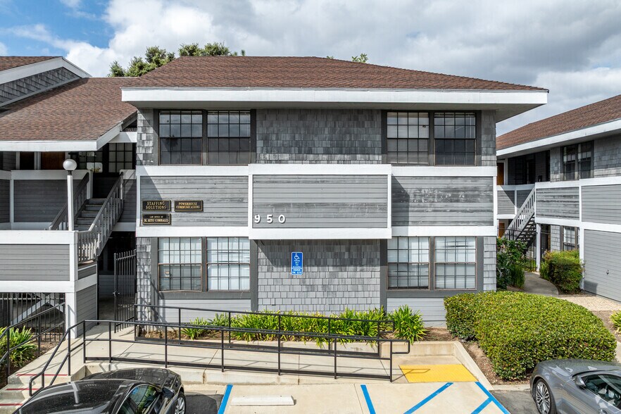 More Photos Of 960 W 17th St, Santa Ana Office For Sale