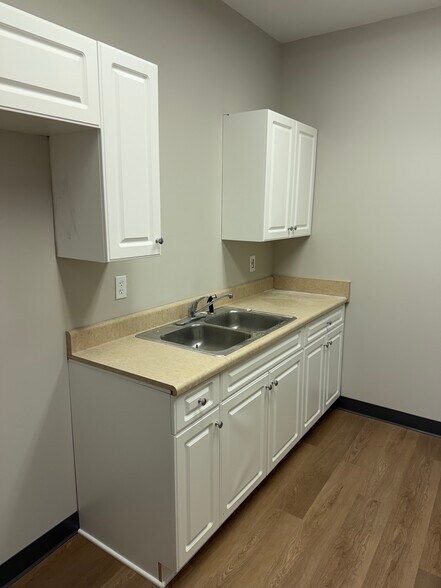 More Photos Of 56-58 Saint Marks Rd, Taylors Office For Lease