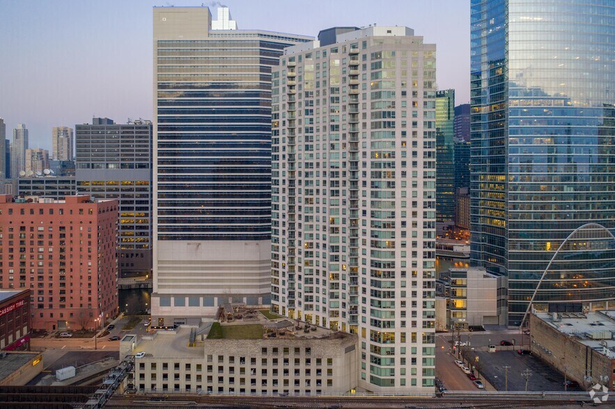 More Photos Of 300 N Canal St, Chicago Apartments For Sale