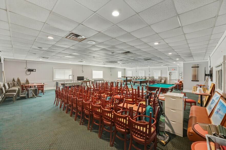 More Photos Of 300 N Cocoa Blvd, Cocoa Restaurant For Lease