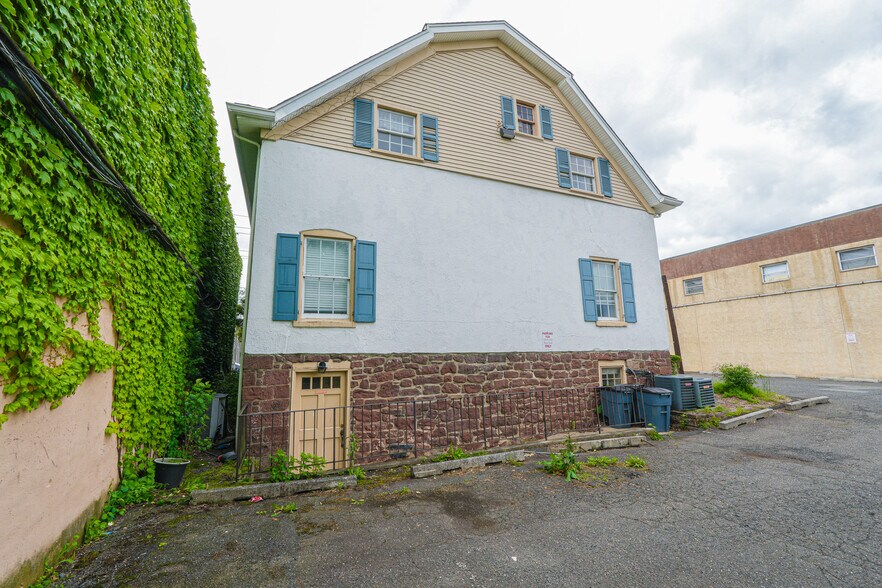 More Photos Of 12-19 River Rd, Fair Lawn Office For Sale