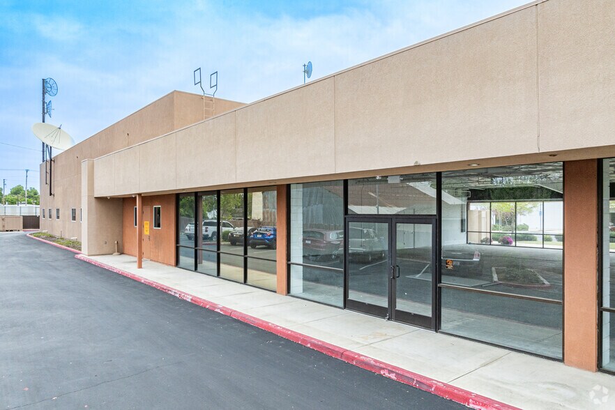 More Photos Of 700 E Mineral King Ave, Visalia Freestanding For Lease
