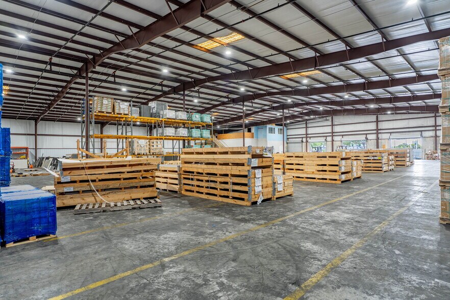 More Photos Of 3520 Old Metro Pky, Fort Myers Warehouse For Lease