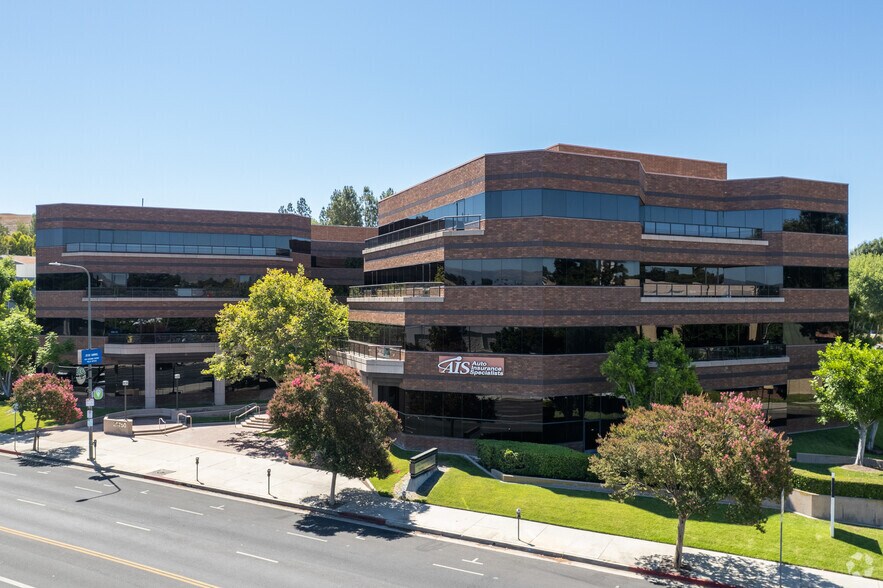 More Photos Of 20750 Ventura Blvd, Woodland Hills Office For Lease