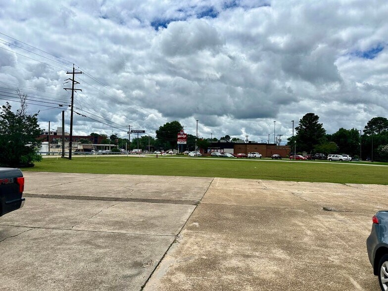 More Photos Of Exit 61, I-22, New Albany MS, New Albany Fast Food For Sale