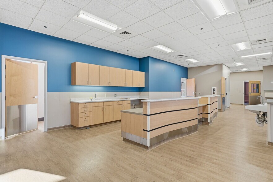 More Photos Of 6825 Burden Blvd, Pasco Medical For Sale