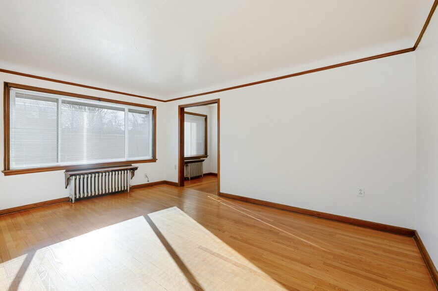 More Photos Of 8008 Greenwood Ave N, Seattle Apartments For Sale