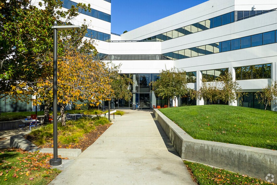 More Photos Of 2001 Gateway Pl, San Jose Office For Lease