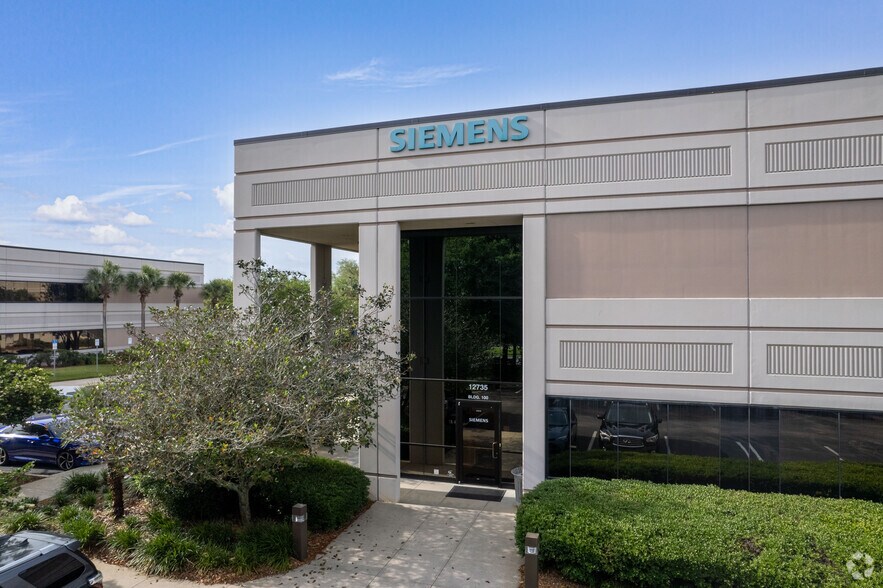 More Photos Of 12735 Gran Bay Pky W, Jacksonville Light Distribution For Lease