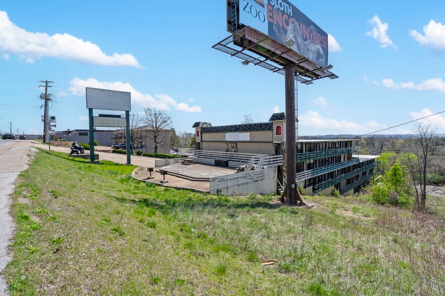 Primary Photo Of 1900 W 76 Country Blvd, Branson Hotel For Sale