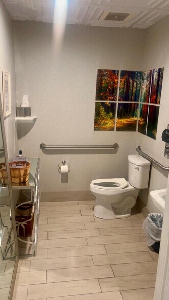 More Photos Of 3317 Lithia Pinecrest Rd, Valrico Unknown For Lease