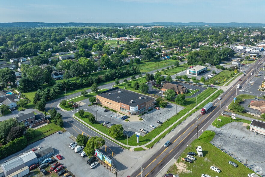 More Photos Of 980 E Main St, Palmyra General Retail For Sale