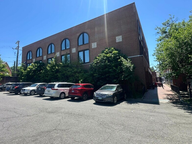 More Photos Of 754 Elden St, Herndon Office For Sale