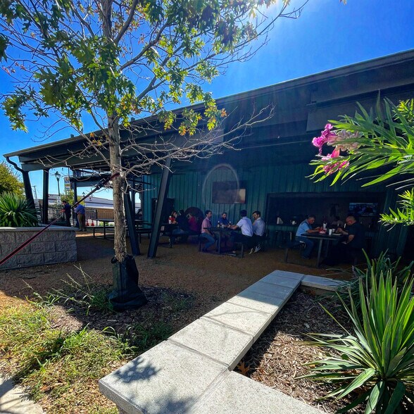 More Photos Of 1012 S Main St, Fort Worth Restaurant For Lease